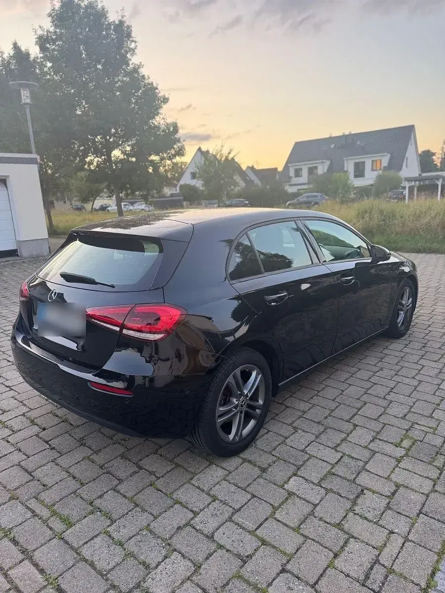 Gebraucht Mercedes A200 150 PS (110 kW) 2019 Schwarz Limousine
