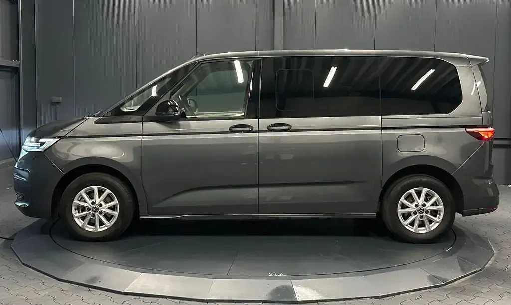 Używany VW T7 Life 150 KM (110 kW) 2024 Szary Van