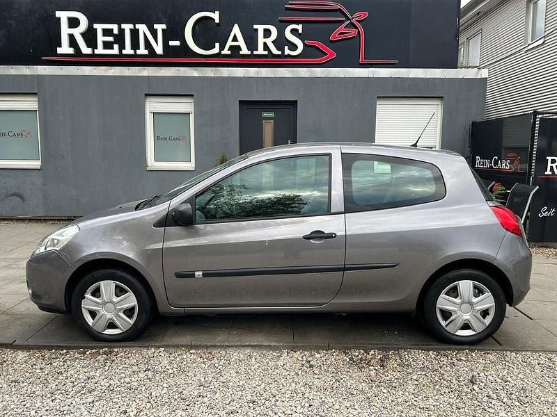 Używany Renault Clio II Expression 75 KM (55 kW) 2010 Szary Sedan/Limuzyna