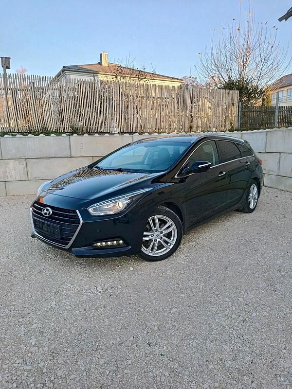 Schwarz Gebraucht 2015 Hyundai i40 Premium Kombi | 9.990 € (Guter Preis) - Bild 1/4