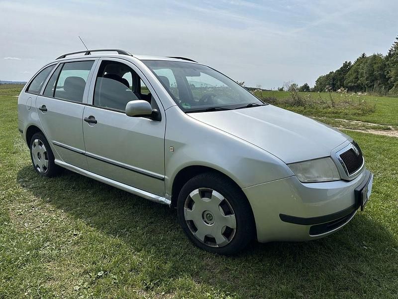 Grau Gebraucht 2004 Skoda Fabia Classic Kombi | 590 € (Superpreis) - Bild 1/4