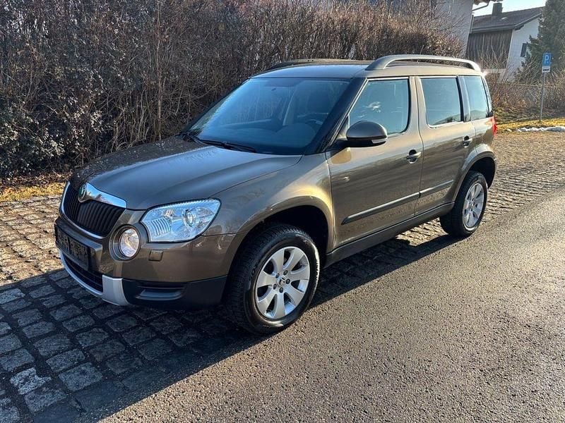 Braun Gebraucht 2011 Skoda Yeti Experience SUV | 4.890 € (Superpreis) - Bild 1/4