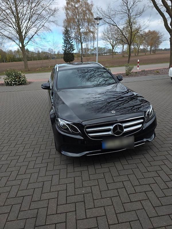 Gebraucht Mercedes E220 Avantgarde 194 PS (142 kW) 2017 Schwarz Kombi