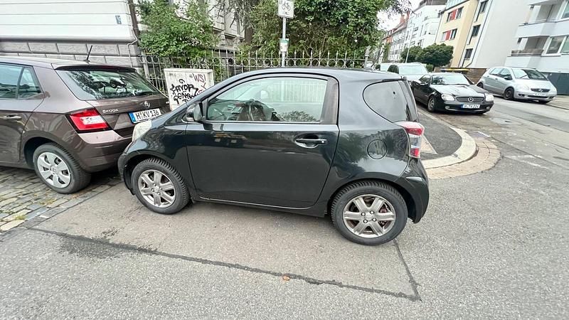 Schwarz Gebraucht 2010 Toyota iQ Kleinwagen | 3.300 € (Fairer Preis) - Bild 1/4
