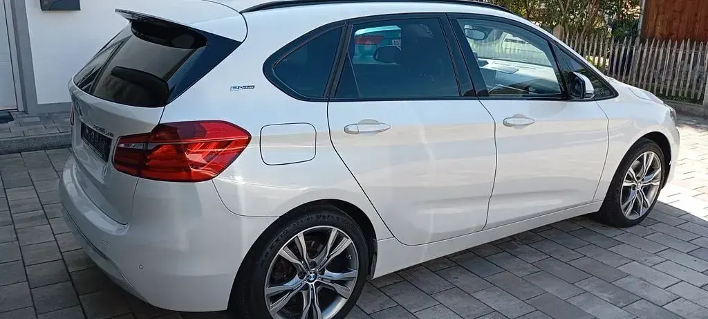 Gebraucht BMW 225 Active Tourer M Sport 224 PS (164 kW) 2016 Weiß Van / Kleinbus