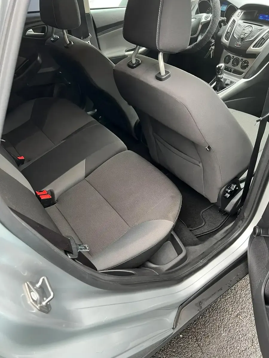 Usado Ford Focus 125 HP (91 kW) 2012 Cinzento Carrinha