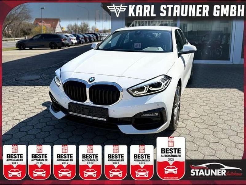 Alpinweiss iii Gebraucht 2023 BMW 120 Sport Line Kleinwagen | 26.480 € (Guter Preis) - Bild 1/2