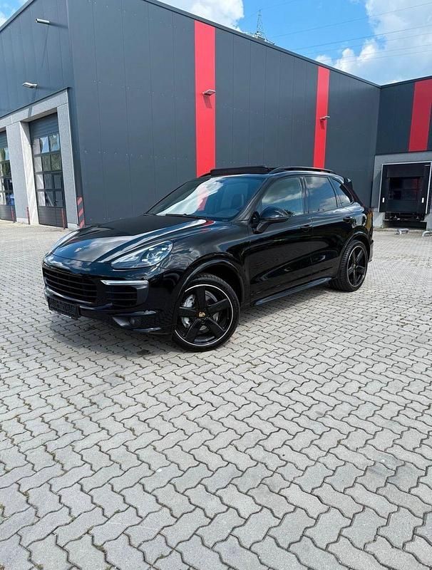 Schwarz Gebraucht 2016 Porsche Cayenne Platinum Edition SUV | 38.900 € (Etwas zu teuer) - Bild 1/4