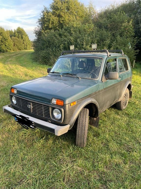 Grün Gebraucht 2010 Lada niva SUV | 4.800 € (Superpreis) - Bild 1/4