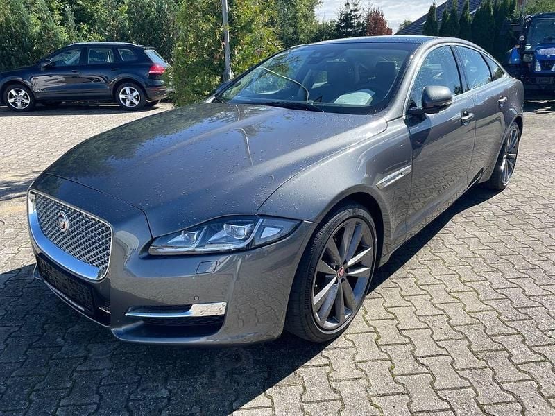 Grau Gebraucht 2018 Jaguar XJ Luxury Limousine | 32.900 € (Guter Preis) - Bild 1/4