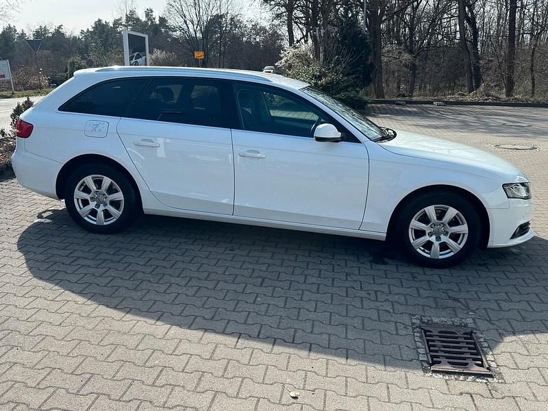 Gebraucht Audi A4 120 PS (88 kW) 2009 Weiß Kombi