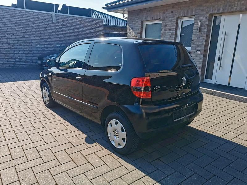 Gebraucht VW Fox 54 PS (39 kW) 2007 Schwarz Kleinwagen
