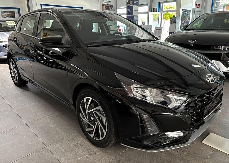 Schwarz Neu 2025 Hyundai i20 Trend Limousine | 20.950 € (Fairer Preis) - Bild 1/4