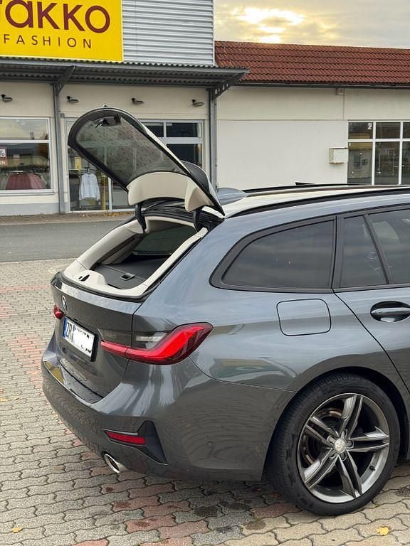 Gebraucht BMW 320 Advantage 190 PS (139 kW) 2021 Grau Kombi