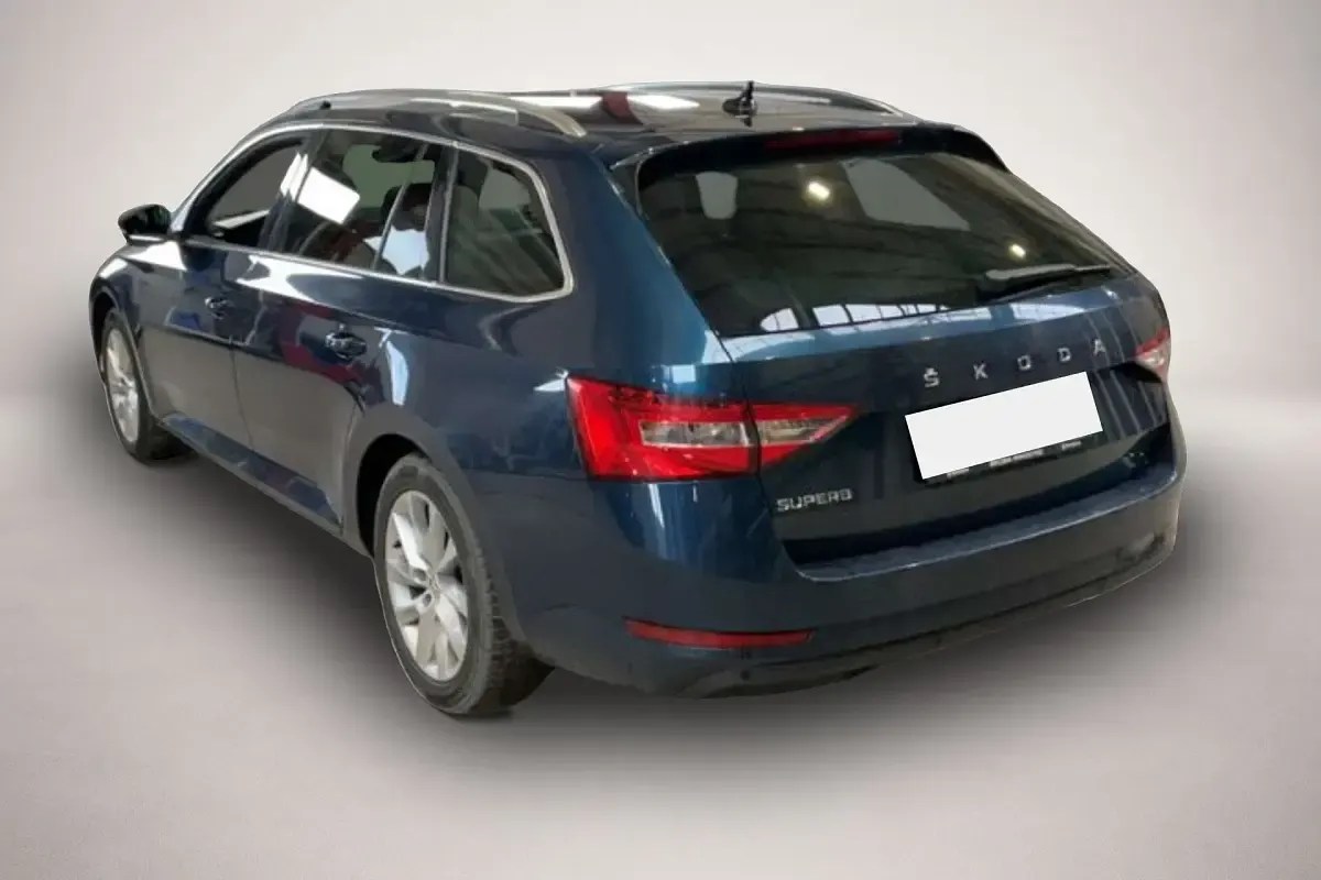Gebraucht Skoda Superb 190 PS (139 kW) 2023 Blau Kombi