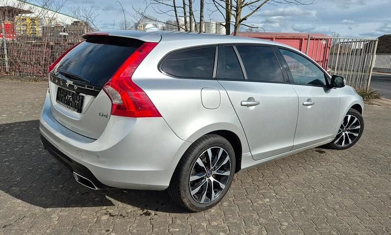 Gebraucht Volvo V60 190 PS (139 kW) 2018 Silber Kombi