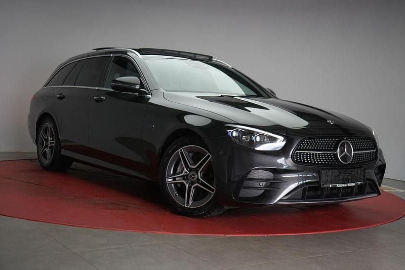 Grau Gebraucht 2020 Mercedes E300 AMG Limousine | 31.490 € (Fairer Preis) - Bild 1/4