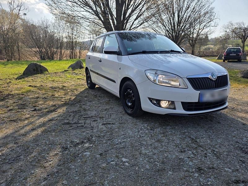 Gebraucht Skoda Fabia 60 PS (44 kW) 2011 Weiß Kleinwagen