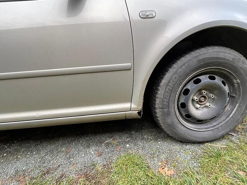 Second-hand VW Bora 101 CP (74 kW) 1998 Gri Berlinǎ