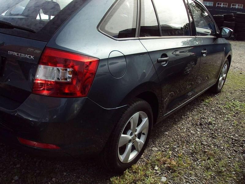 Gebraucht Skoda Rapid Active 105 PS (77 kW) 2015 Metalgrau metallic Limousine