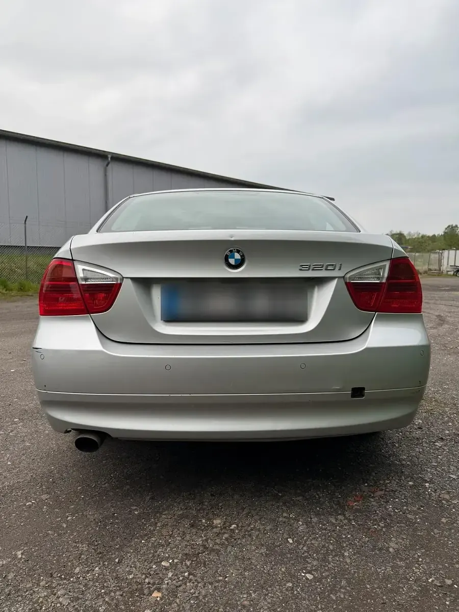 Gebraucht BMW 320 150 PS (110 kW) 2005 Silber Limousine