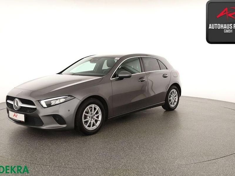 Gebraucht Mercedes A200 Progressive 163 PS (119 kW) 2018 Mountaingrau Limousine