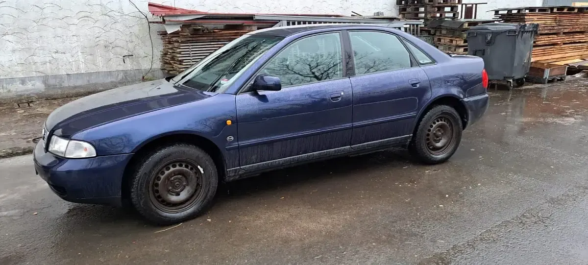 Occasion Audi A4 125 ch (91 kW) 1996 Bleue Berline