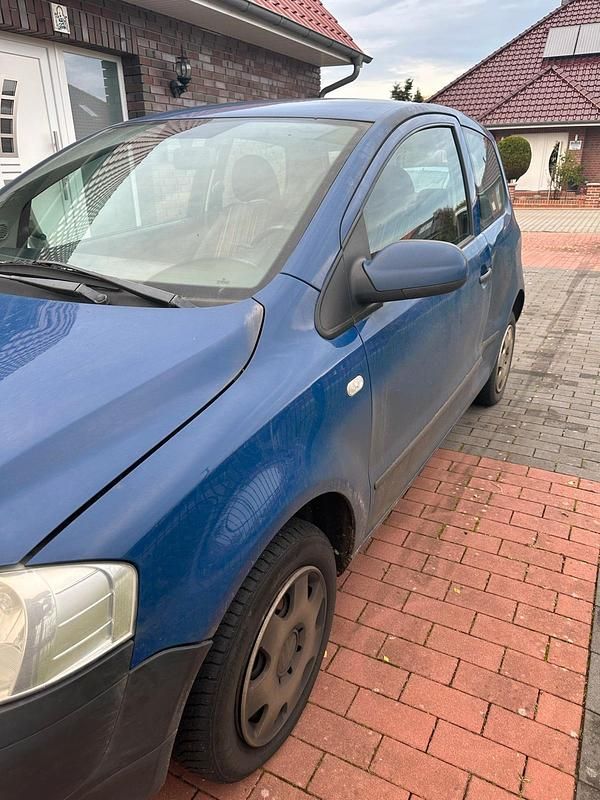 Blau Gebraucht 2007 VW Fox Kleinwagen | 550 € (Superpreis) - Bild 1/4