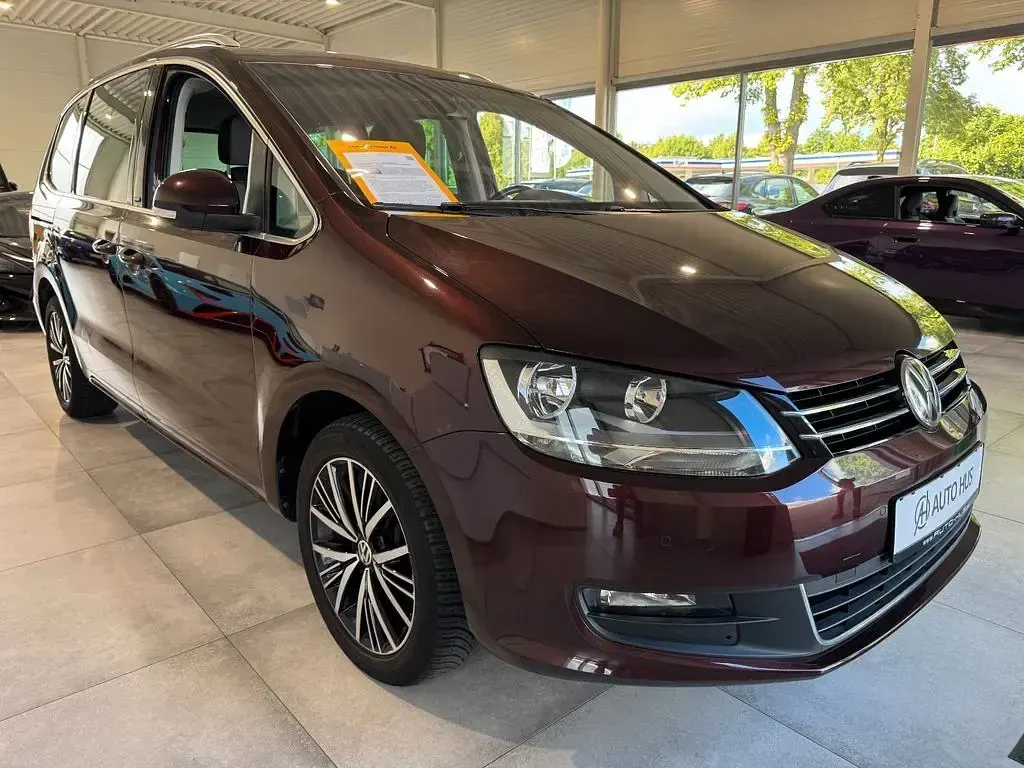 Gebraucht VW Sharan Comfortline 150 PS (110 kW) 2017 Rot Van / Kleinbus