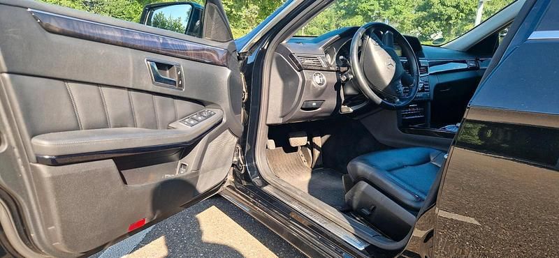 Gebraucht Mercedes E250 204 PS (150 kW) 2012 Schwarz Limousine