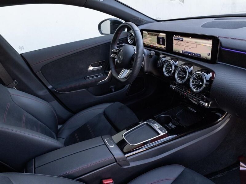 Gebraucht Mercedes CLA200 AMG 150 PS (110 kW) 2024 Metalliclack kosmosschwarz Coupé
