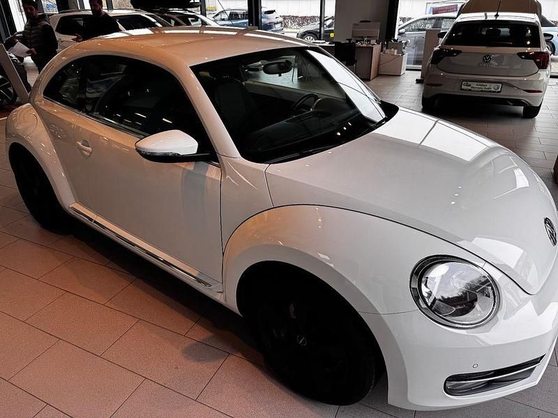 Gebraucht VW Beetle Design 105 PS (77 kW) 2016 Weiß Kleinwagen
