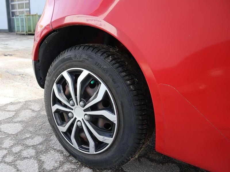 Gebraucht Mitsubishi Colt Basis 75 PS (55 kW) 2011 New red Kleinwagen