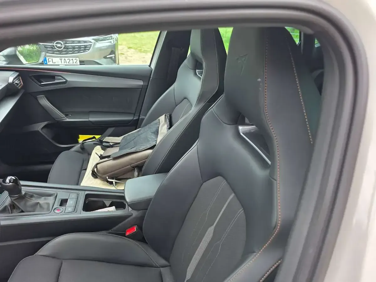 Second-hand Cupra Leon 150 CP (110 kW) 2023 Alb Berlinǎ