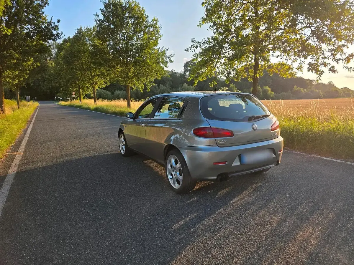 Gebraucht Alfa Romeo 147 120 PS (88 kW) 2005 Silber Kleinwagen