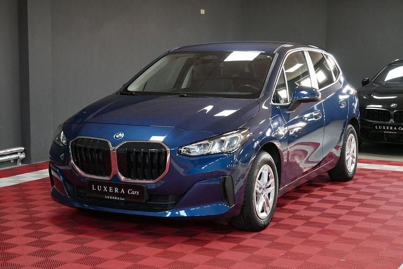 Blau Gebraucht 2022 BMW 225 Active Tourer Van / Kleinbus | 27.990 € (Guter Preis) - Bild 1/4