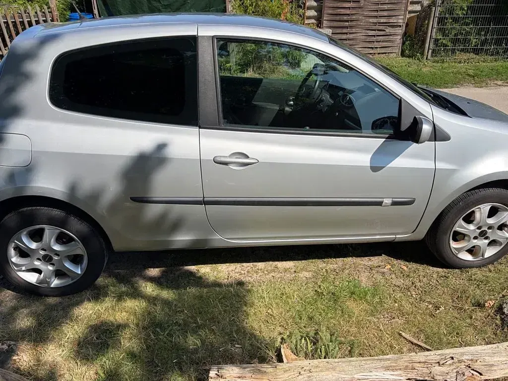 Gebraucht Renault Clio III 111 PS (81 kW) 2006 Silber Limousine