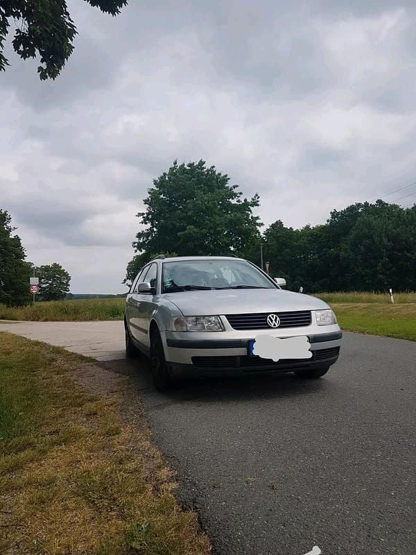 Gebraucht VW Passat 125 PS (91 kW) 1998 Silber Kombi