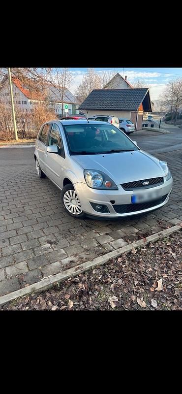 Gebraucht Ford Fiesta 80 PS (58 kW) 2008 Silber Kleinwagen