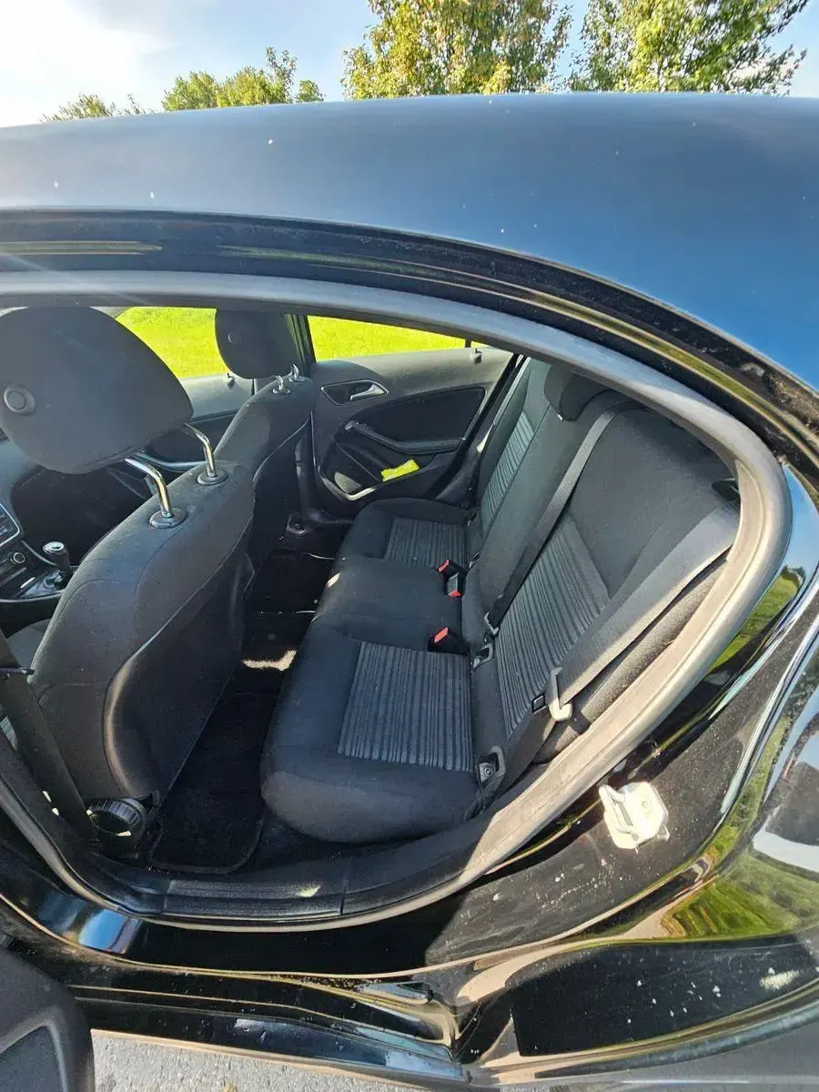 Gebraucht Mercedes A180 122 PS (89 kW) 2014 Schwarz Limousine