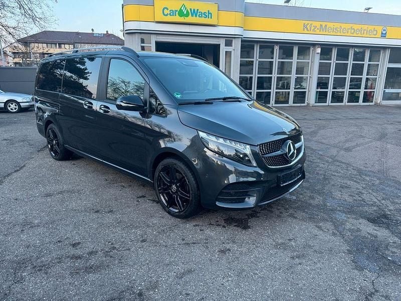 Gebraucht Mercedes V300 237 PS (174 kW) 2023 Graphitgrau Van / Kleinbus