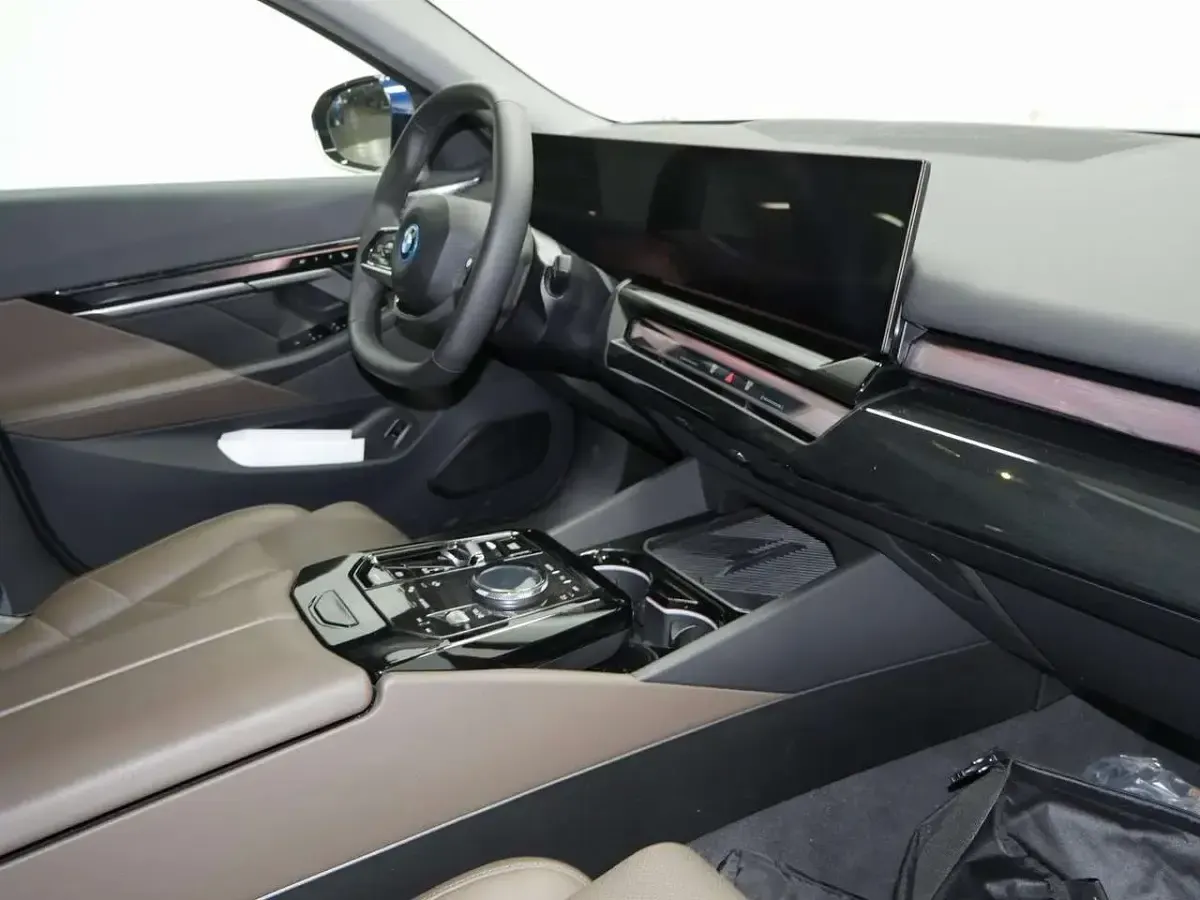 Gebraucht BMW i5 250 kW (340 PS) 2025 Bmw individual tansanitblau Kombi