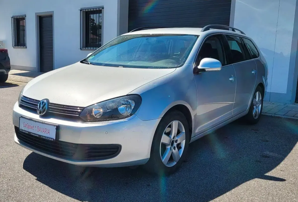 Gebraucht VW Golf VI Comfortline 105 PS (77 kW) 2011 Silber Kleinwagen