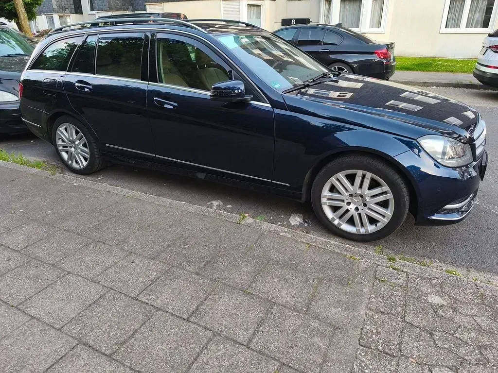 Gebraucht Mercedes C220 170 PS (125 kW) 2013 Blau Limousine