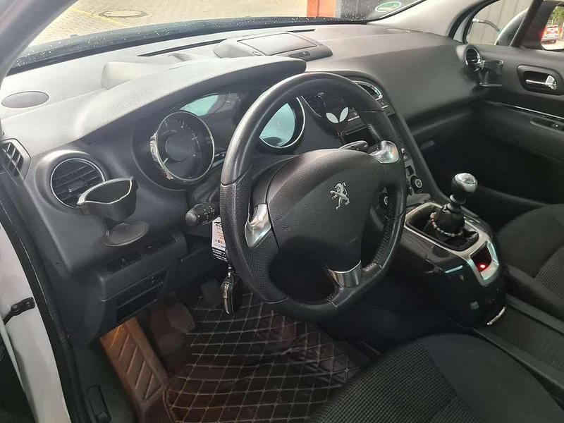 Gebraucht Peugeot 5008 Allure 120 PS (88 kW) 2014 Orange Van / Kleinbus