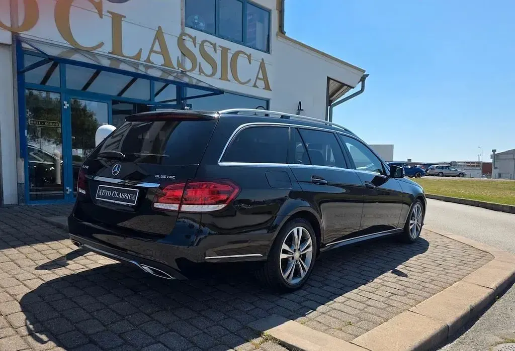 Gebraucht Mercedes E250 Avantgarde 204 PS (150 kW) 2015 Schwarz Limousine