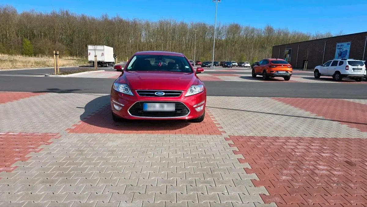 Gebraucht Ford Mondeo 162 PS (119 kW) 2013 Rot Kleinwagen