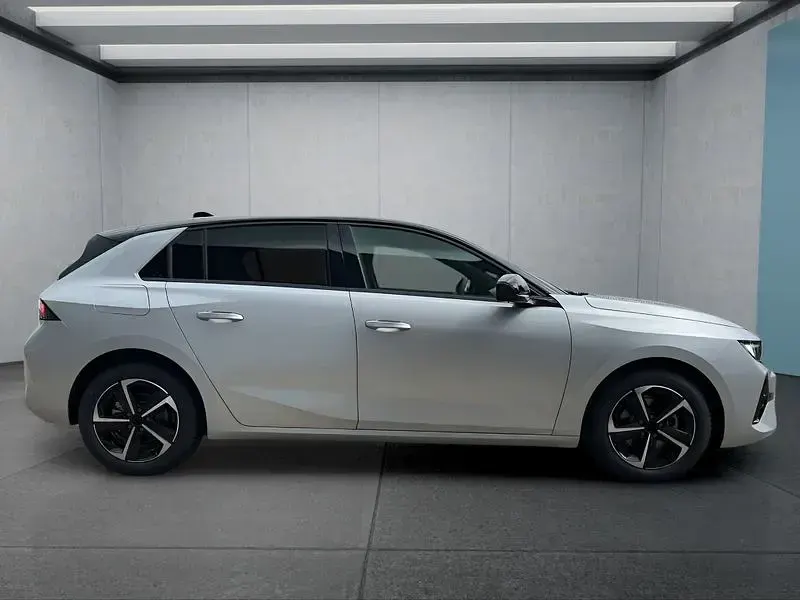 Gebraucht Opel Astra 131 PS (96 kW) 2025 Silber Kleinwagen
