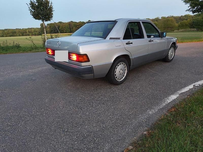 Gebraucht Mercedes 190 109 PS (80 kW) 1991 Grau Limousine