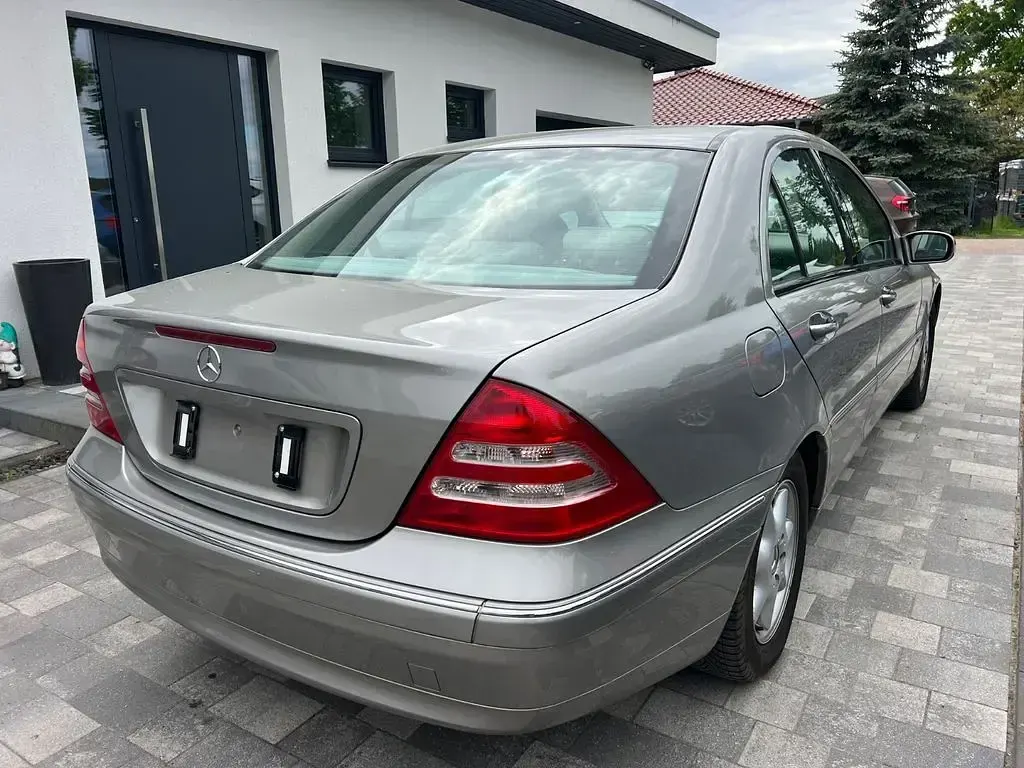 Gebraucht Mercedes C180 143 PS (105 kW) 2004 Silber Limousine